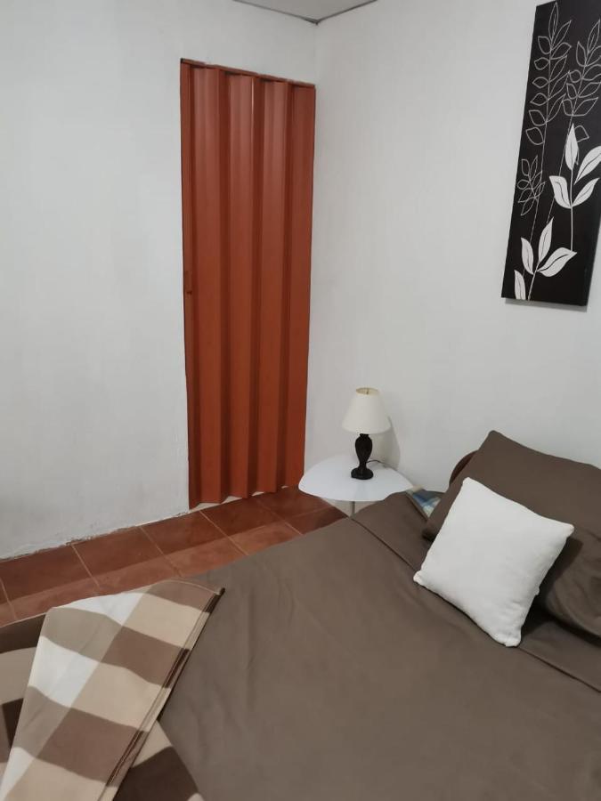 グアテマラシティCasa Familiar La Arboledaアパートメント エクステリア 写真