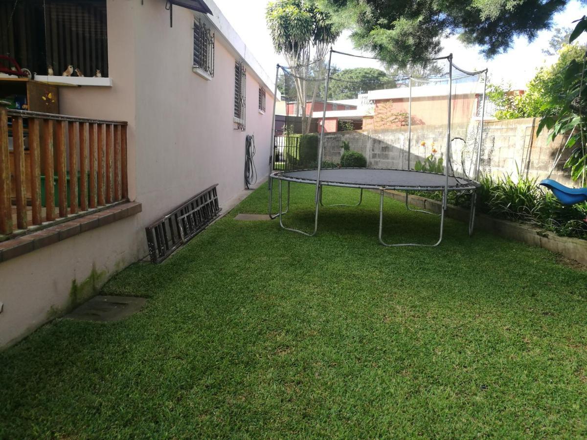 グアテマラシティCasa Familiar La Arboledaアパートメント エクステリア 写真